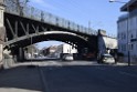 LKW blieb unter Bruecke haengen Koeln Deutz Deutz Muelheimerstr P186